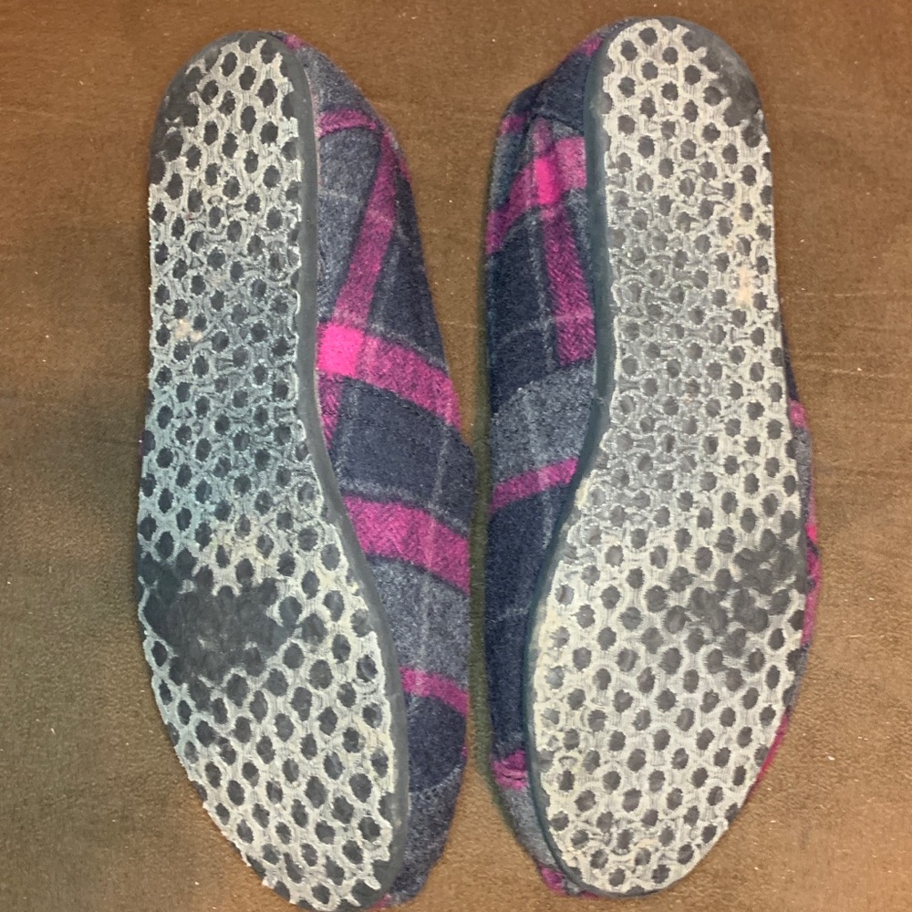 Toms - Picture 2 of 3